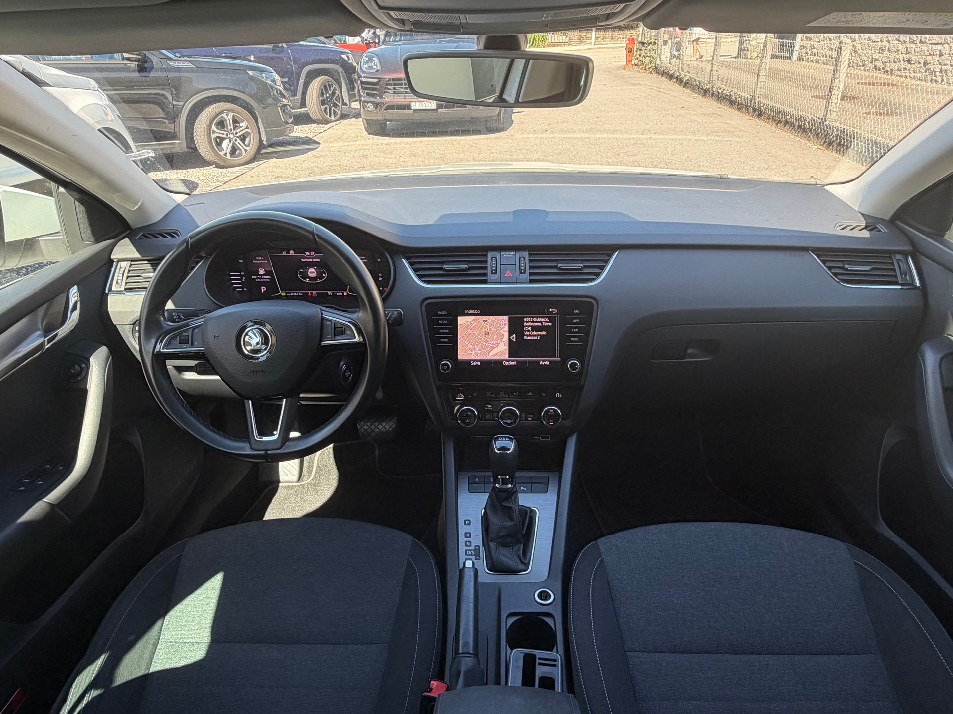 SKODA Octavia Combi 1.5 TSI Soleil DSG-image-2
