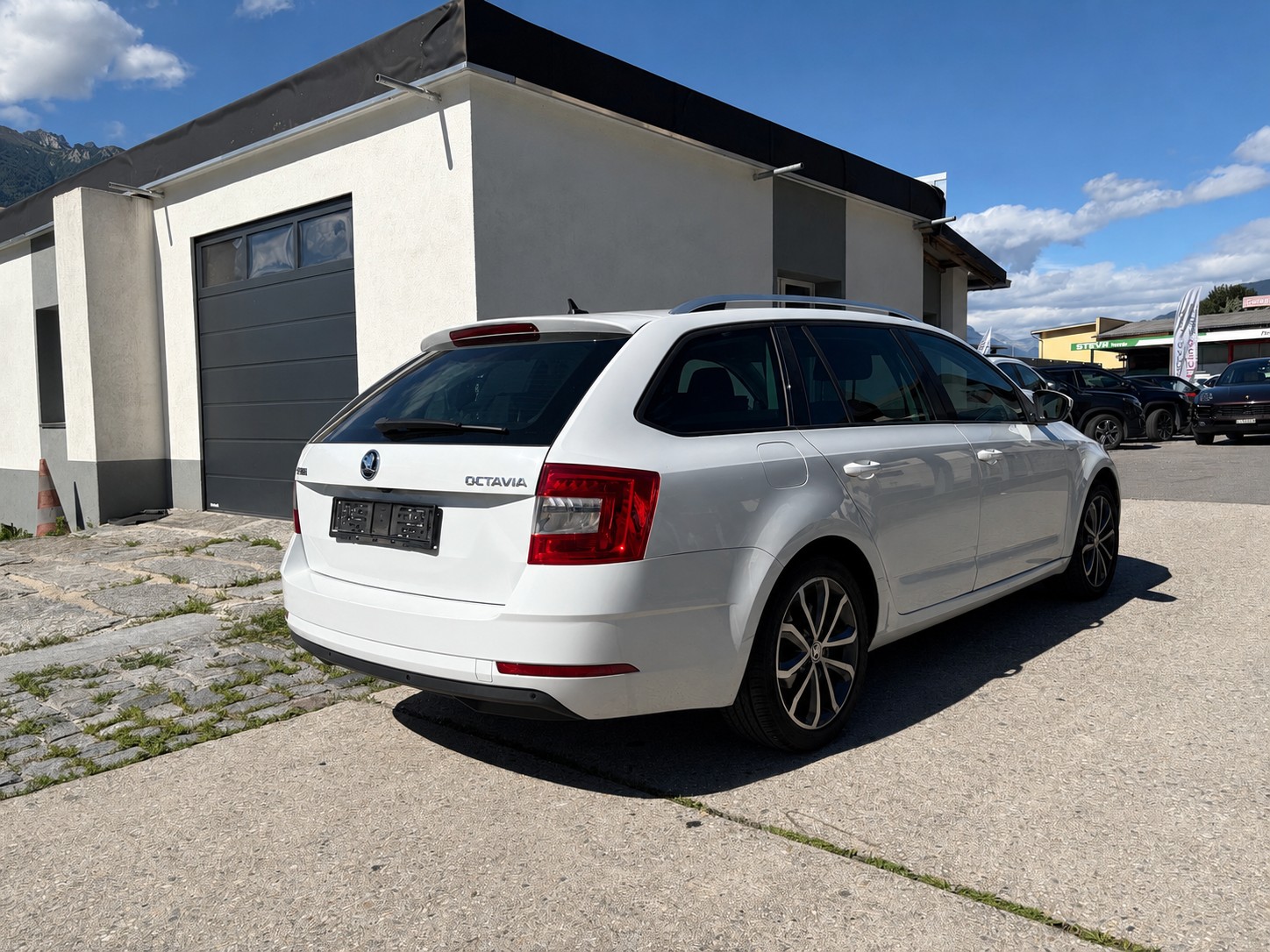 SKODA Octavia Combi 1.5 TSI Soleil DSG-image-5