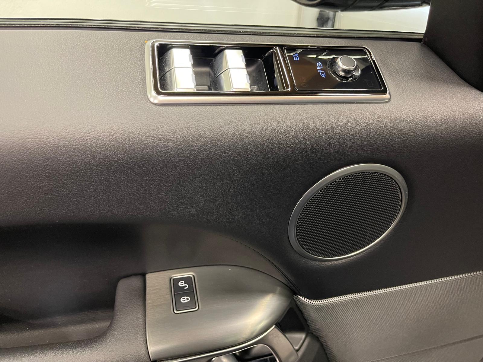 LAND ROVER Range Rover Sport 3.0 TDV6 SE-image-15