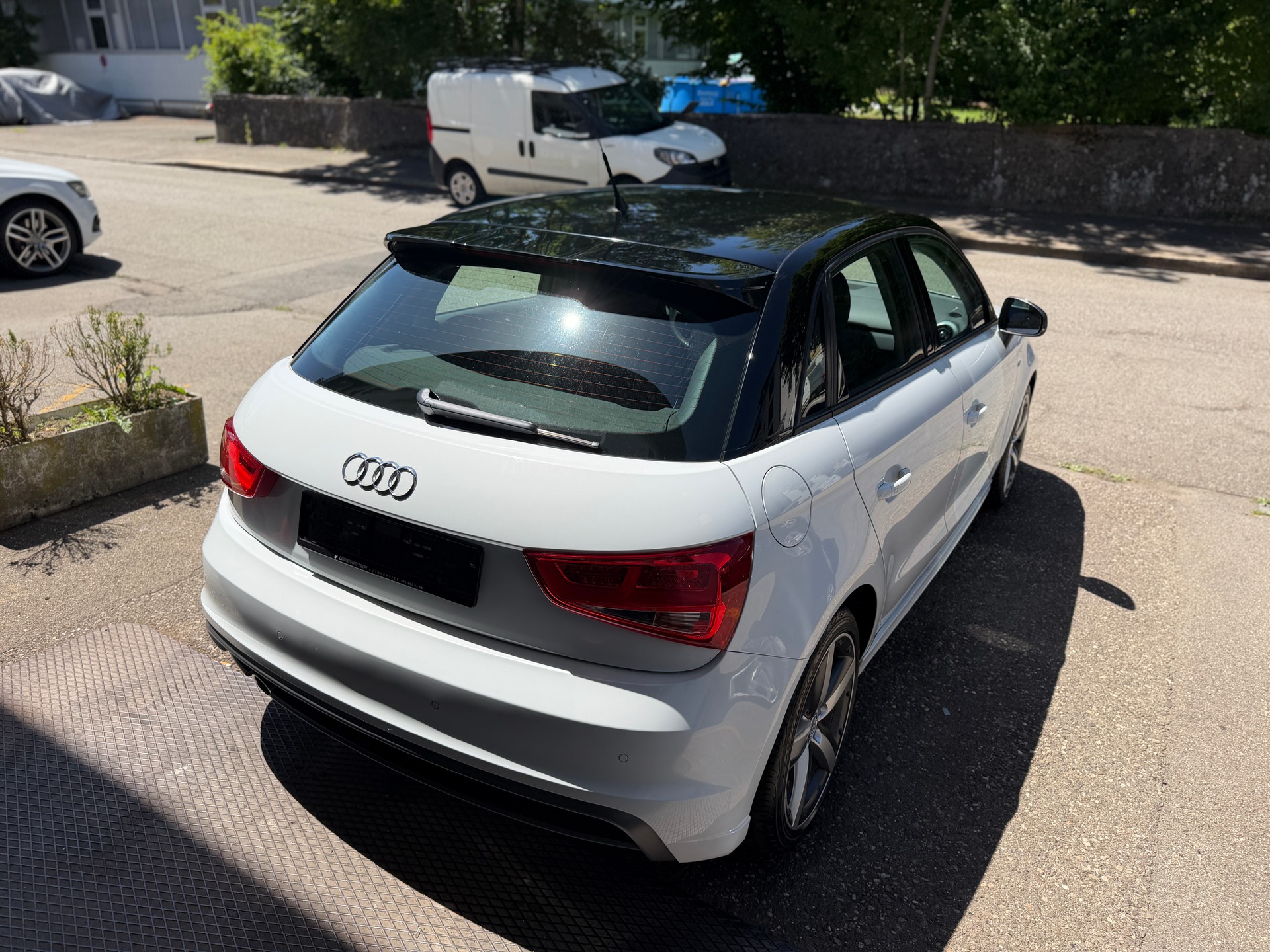 AUDI A1 Sportback 1.6 TDI Attraction S-Line-image-4