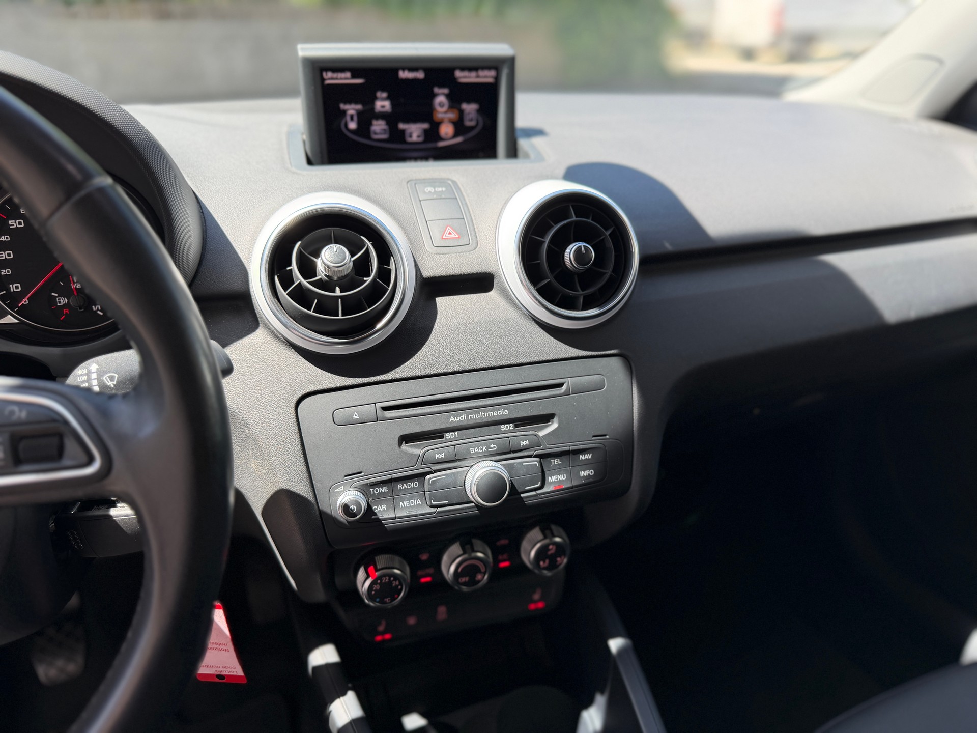 AUDI A1 Sportback 1.6 TDI Attraction S-Line-image-9