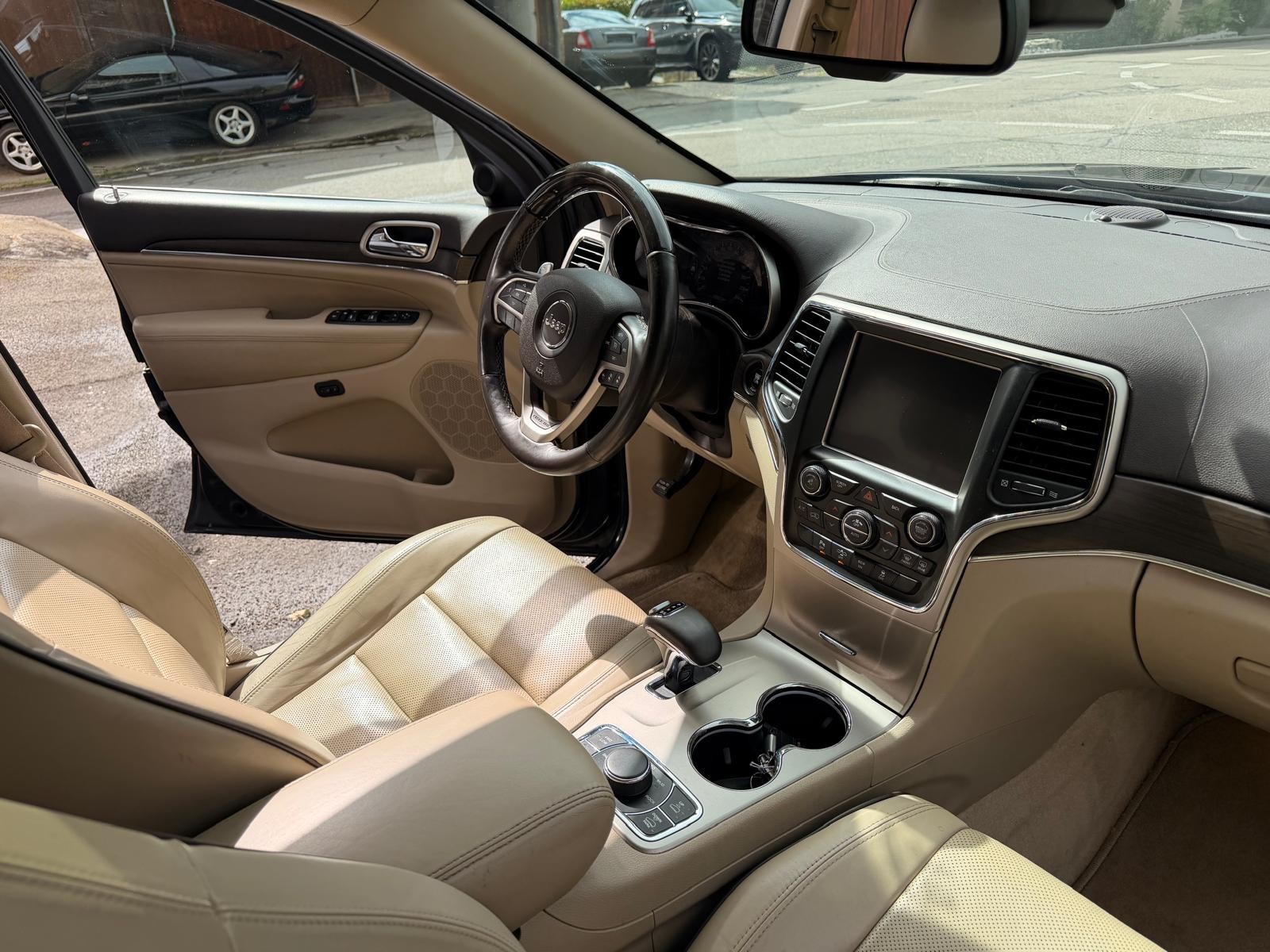 JEEP Grand Cherokee 3.0 CRD Overland Automatic-image-12