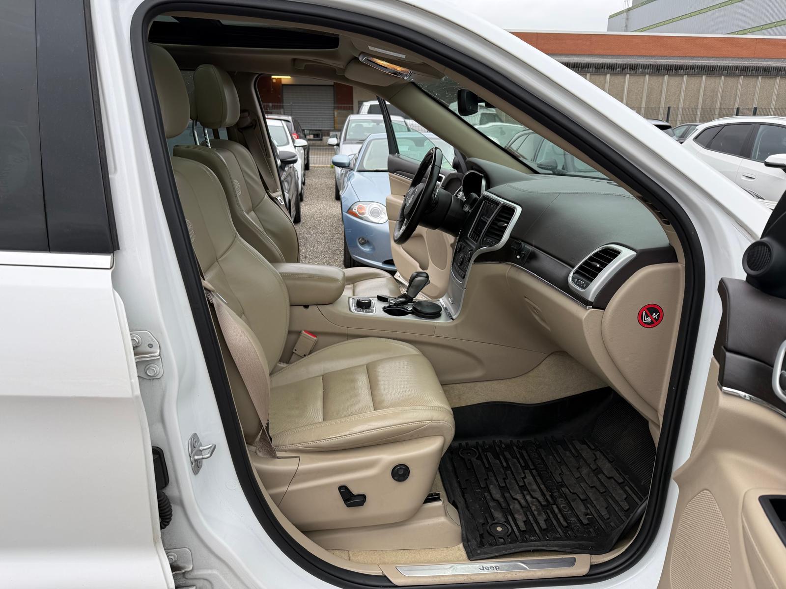 JEEP Grand Cherokee 3.0 CRD 250 Overland-image-10