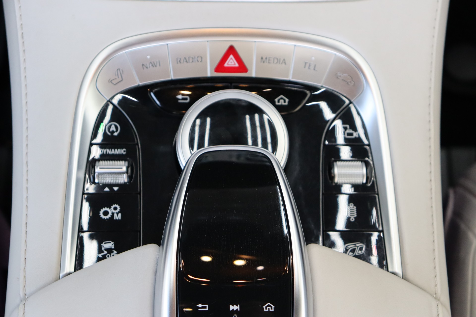 MERCEDES-BENZ S 63 AMG CABRIOLET 4MATIC SPEEDSHIFT MCT ** FACELIFT OHNE OPF ** BURMESTER HIGH END ** 5/5 KNÖPFEN ** WHITE INTERIOR **-image-31