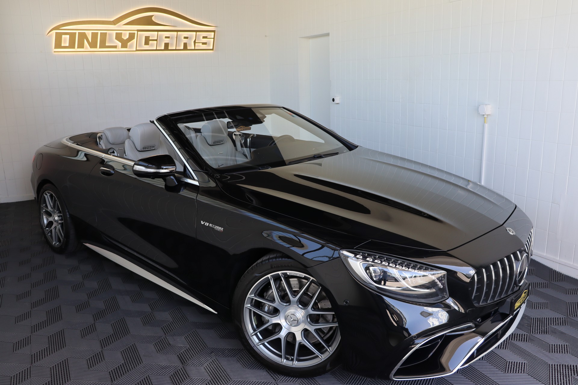 MERCEDES-BENZ S 63 AMG CABRIOLET 4MATIC SPEEDSHIFT MCT ** FACELIFT OHNE OPF ** BURMESTER HIGH END ** 5/5 KNÖPFEN ** WHITE INTERIOR **-image-3