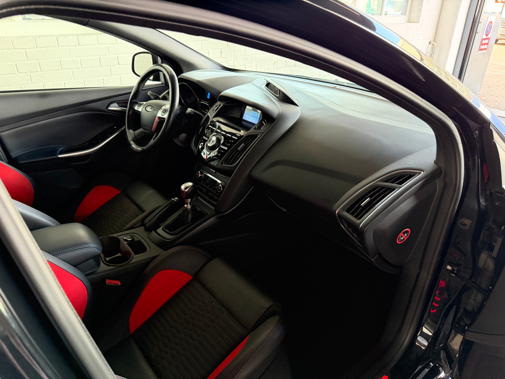FORD Focus 2.0 SCTi ST-2 250 PS-image-9