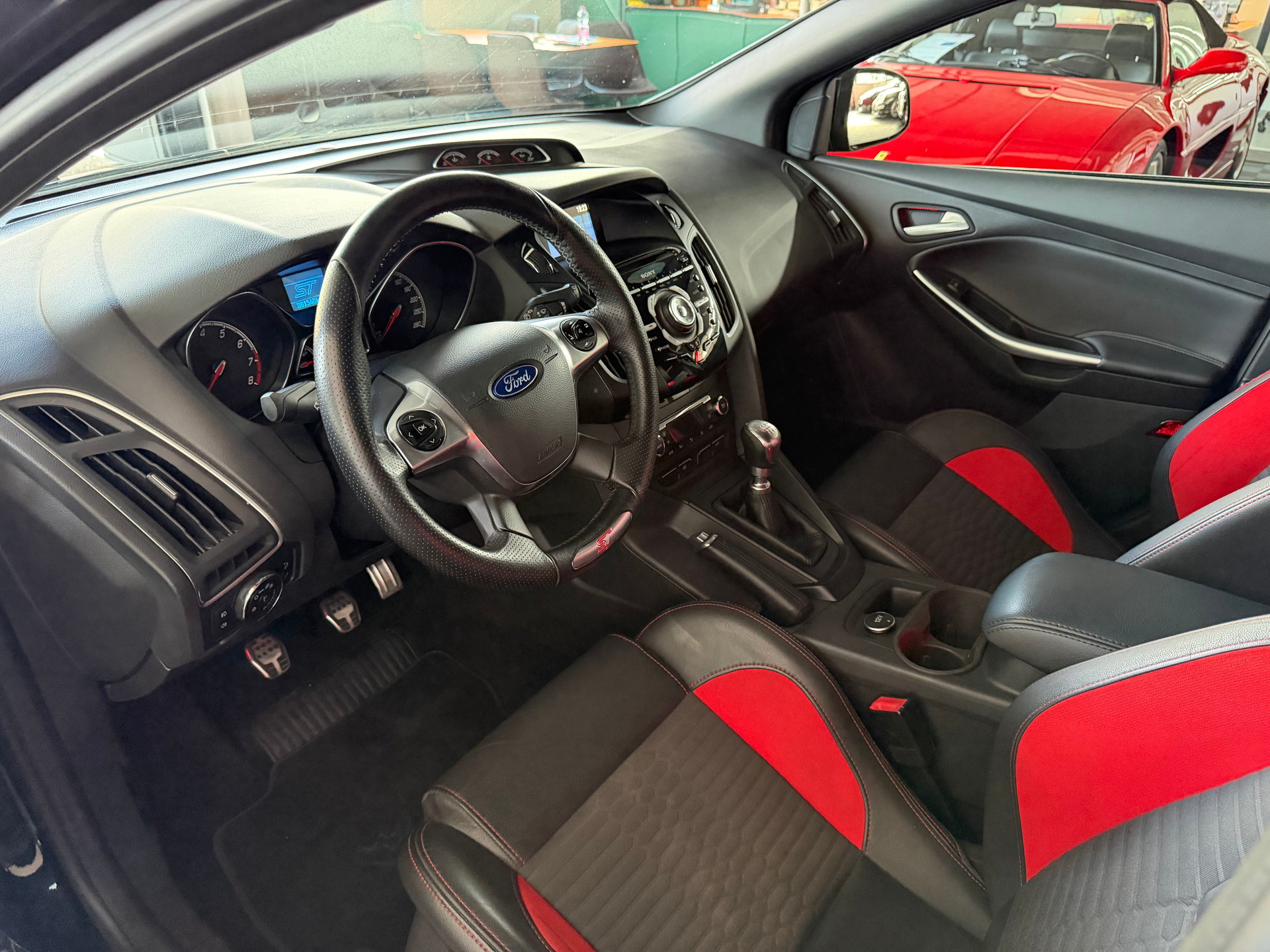 FORD Focus 2.0 SCTi ST-2 250 PS-image-13