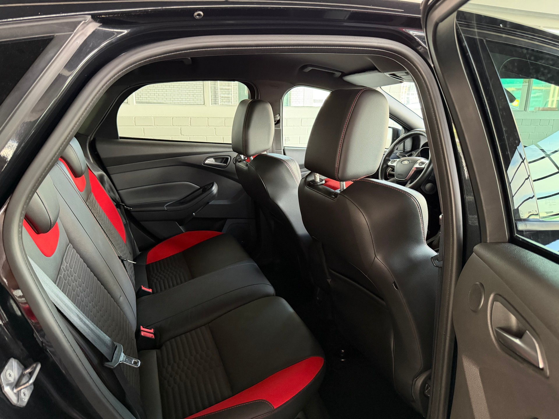 FORD Focus 2.0 SCTi ST-2 250 PS-image-10