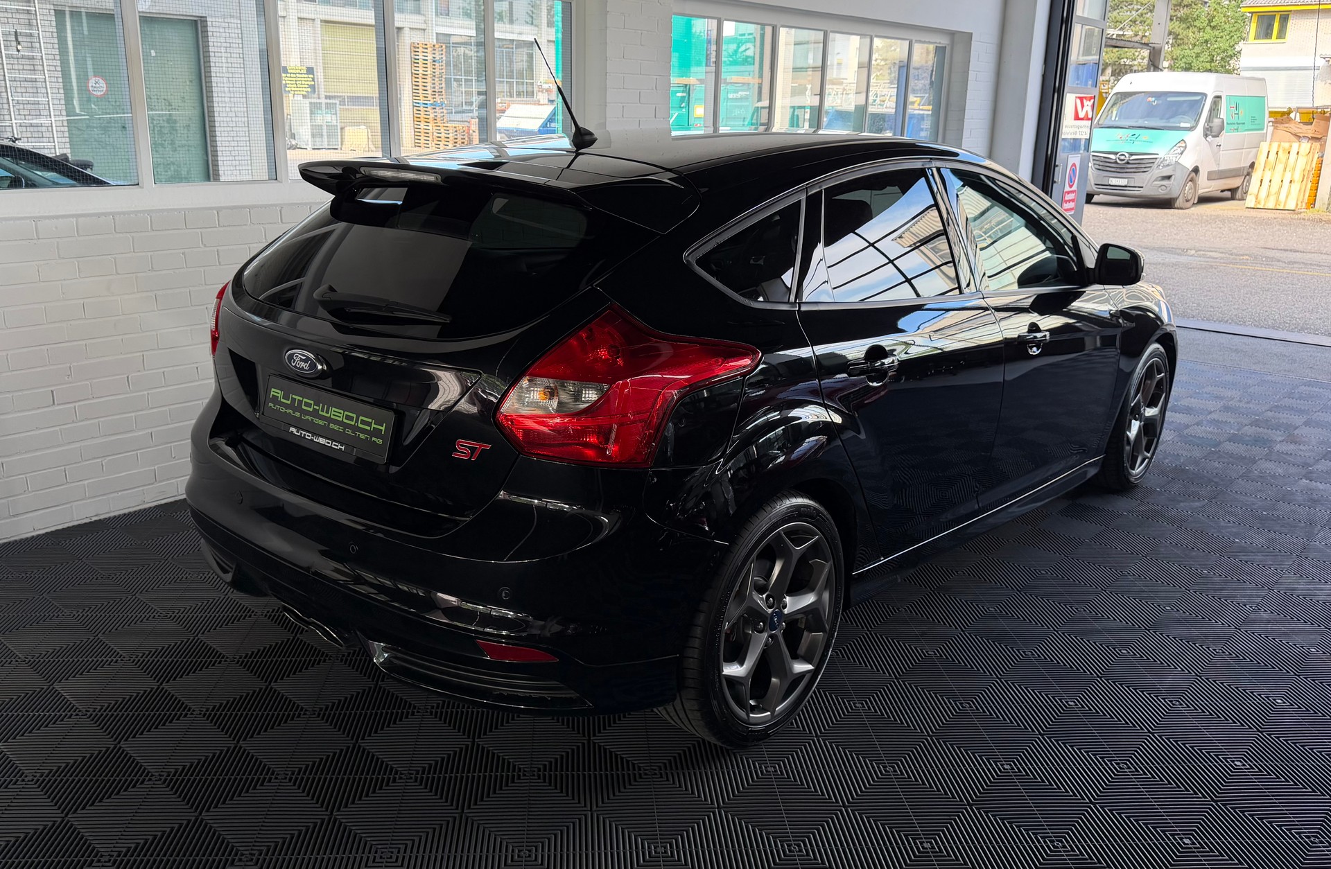 FORD Focus 2.0 SCTi ST-2 250 PS-image-2
