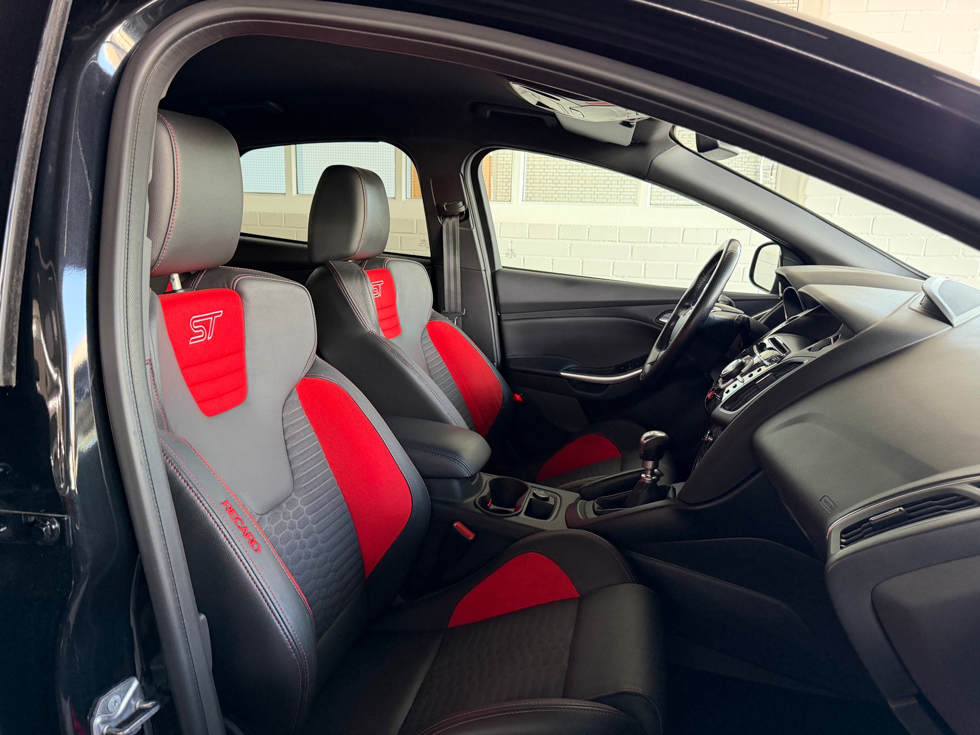 FORD Focus 2.0 SCTi ST-2 250 PS-image-8