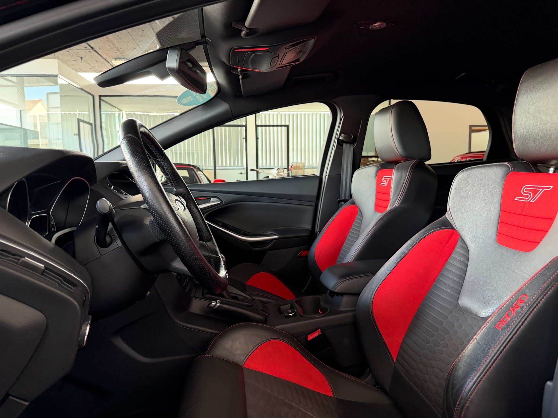FORD Focus 2.0 SCTi ST-2 250 PS-image-14