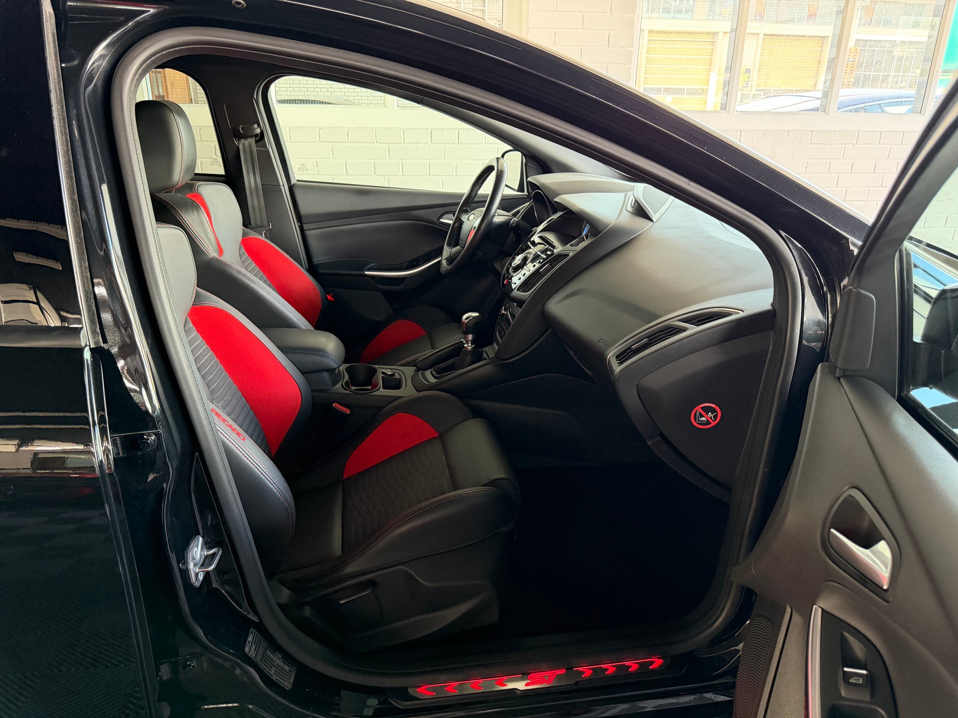 FORD Focus 2.0 SCTi ST-2 250 PS-image-7