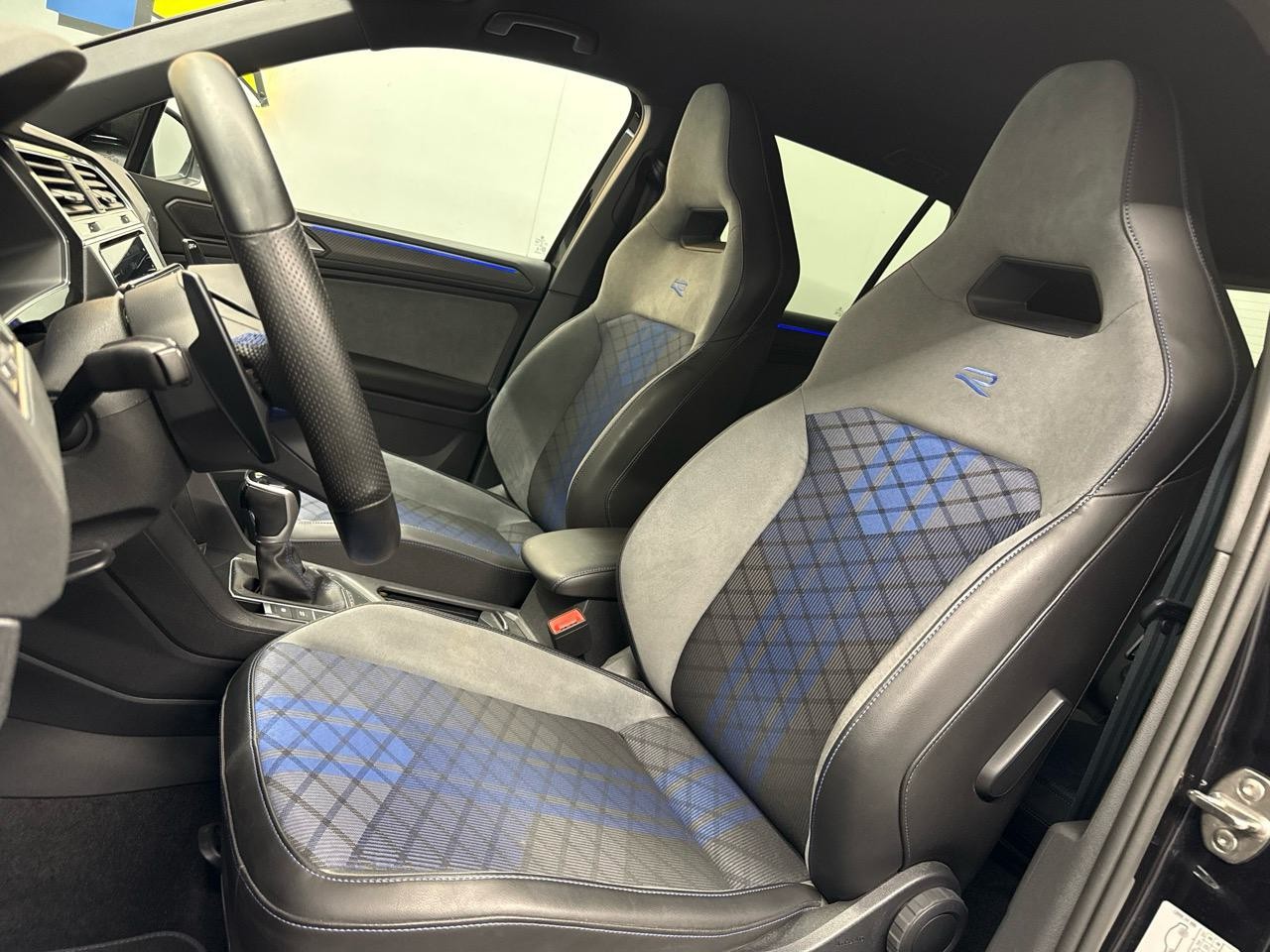 VW Tiguan 2.0TSI R 4Motion Black Style-image-3