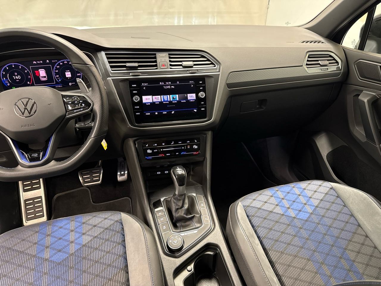 VW Tiguan 2.0TSI R 4Motion Black Style-image-4