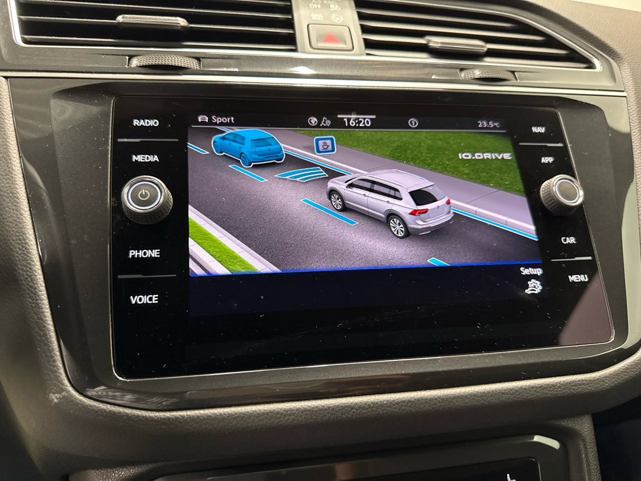 VW Tiguan 2.0TSI R 4Motion Black Style-image-7