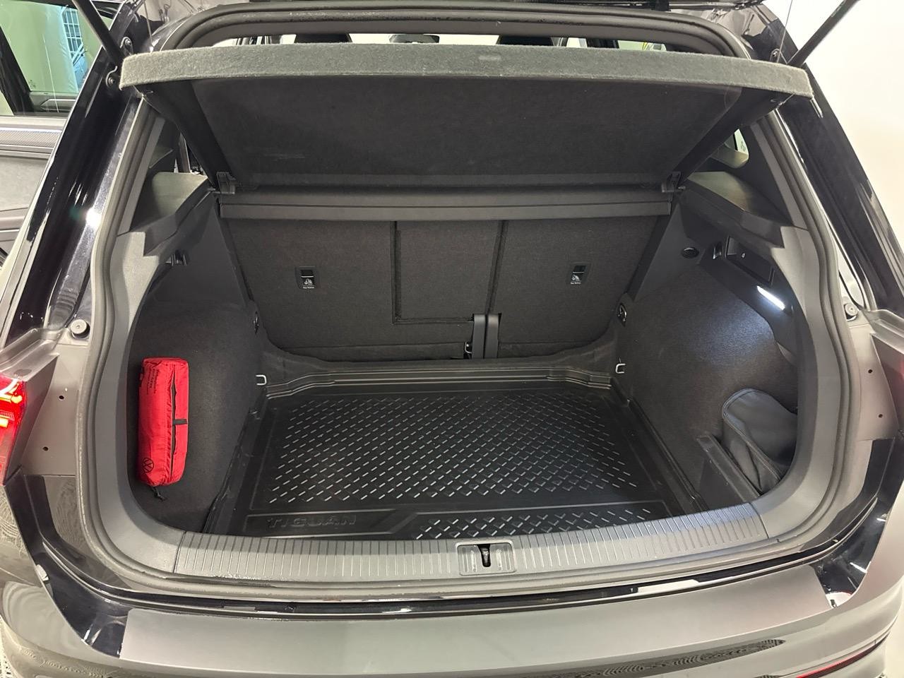 VW Tiguan 2.0TSI R 4Motion Black Style-image-12