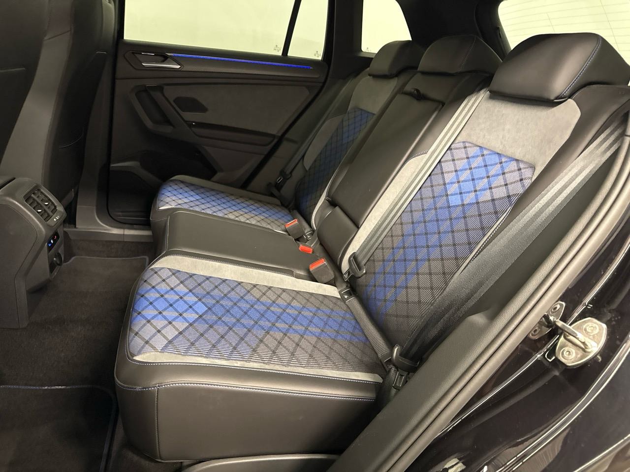 VW Tiguan 2.0TSI R 4Motion Black Style-image-11