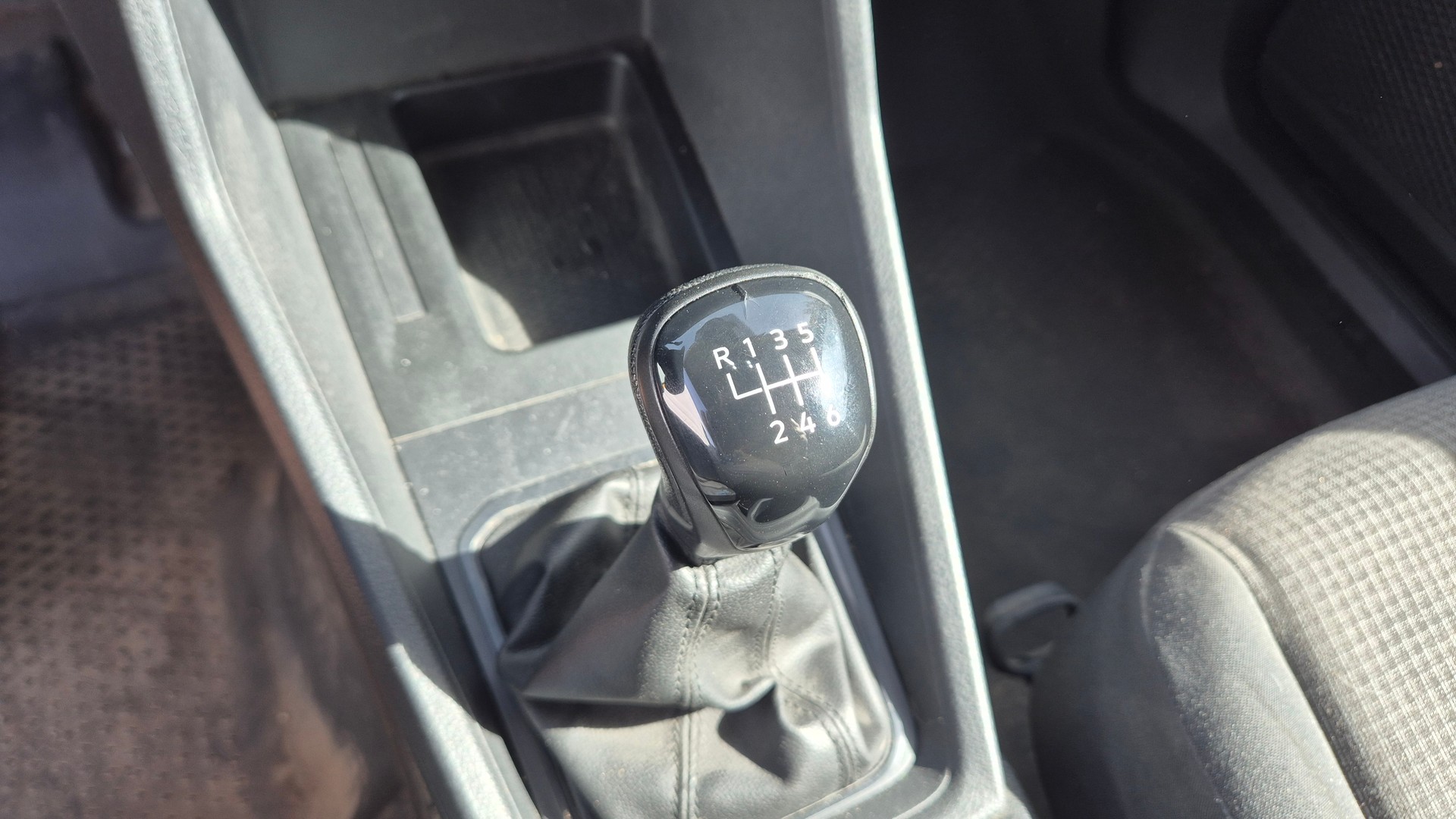 VW Caddy 2.0 TDI 4Motion Style-image-13