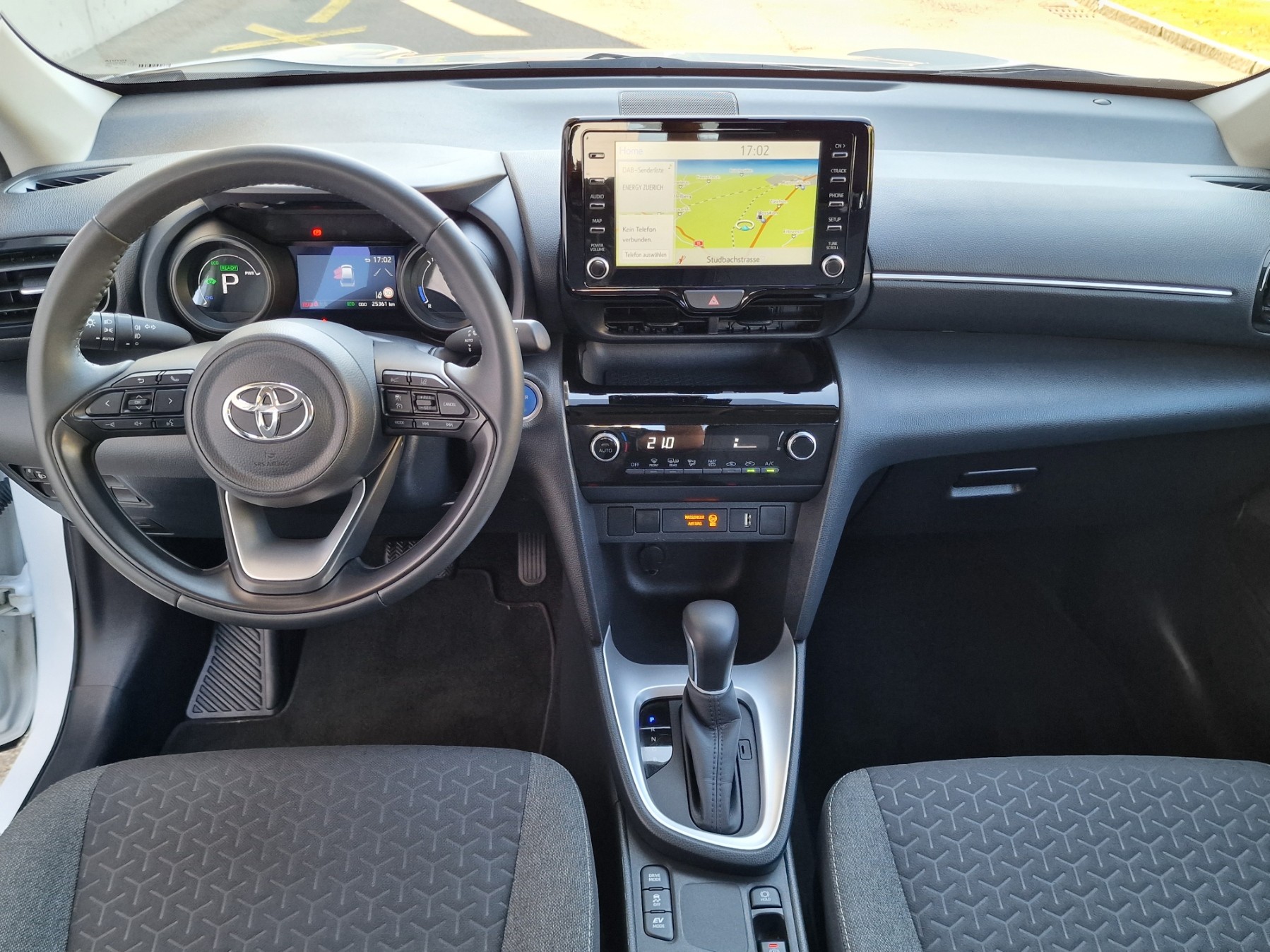 TOYOTA Yaris Cross 1.5 Comfort e-CVT-image-12