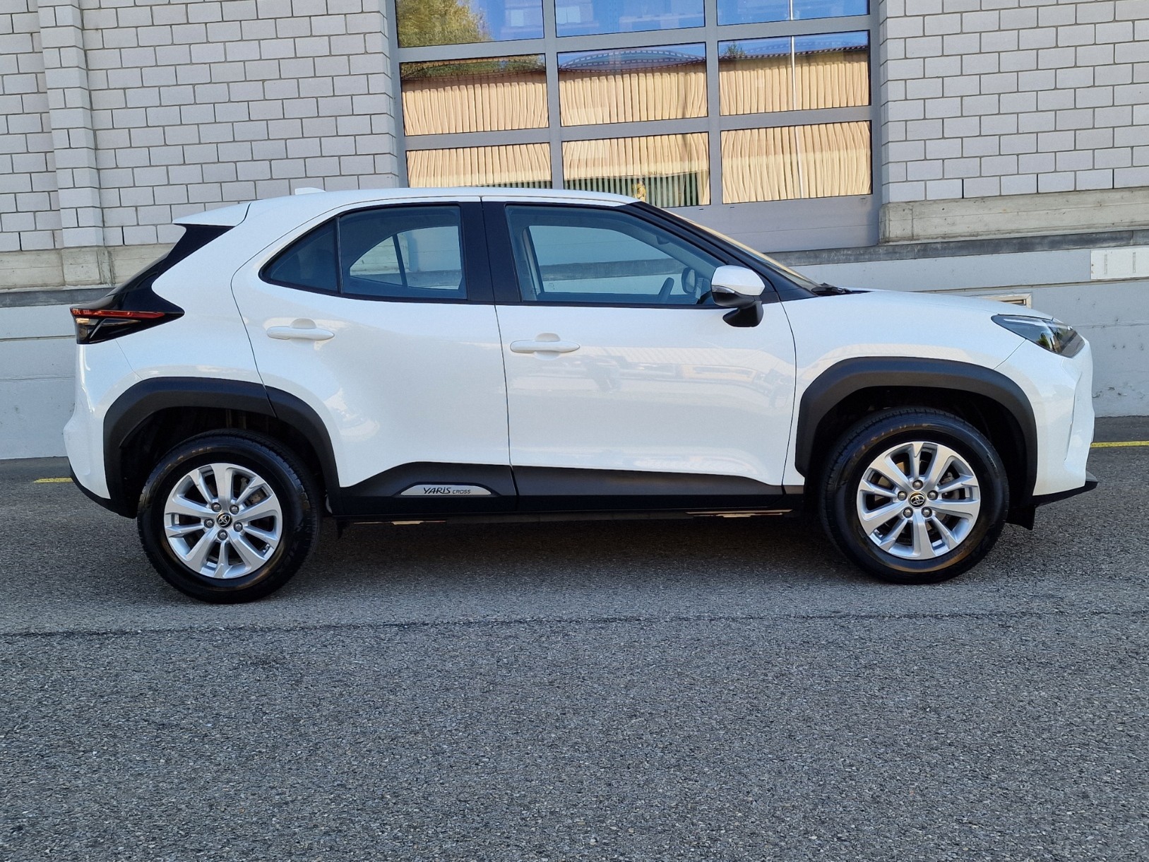 TOYOTA Yaris Cross 1.5 Comfort e-CVT-image-3
