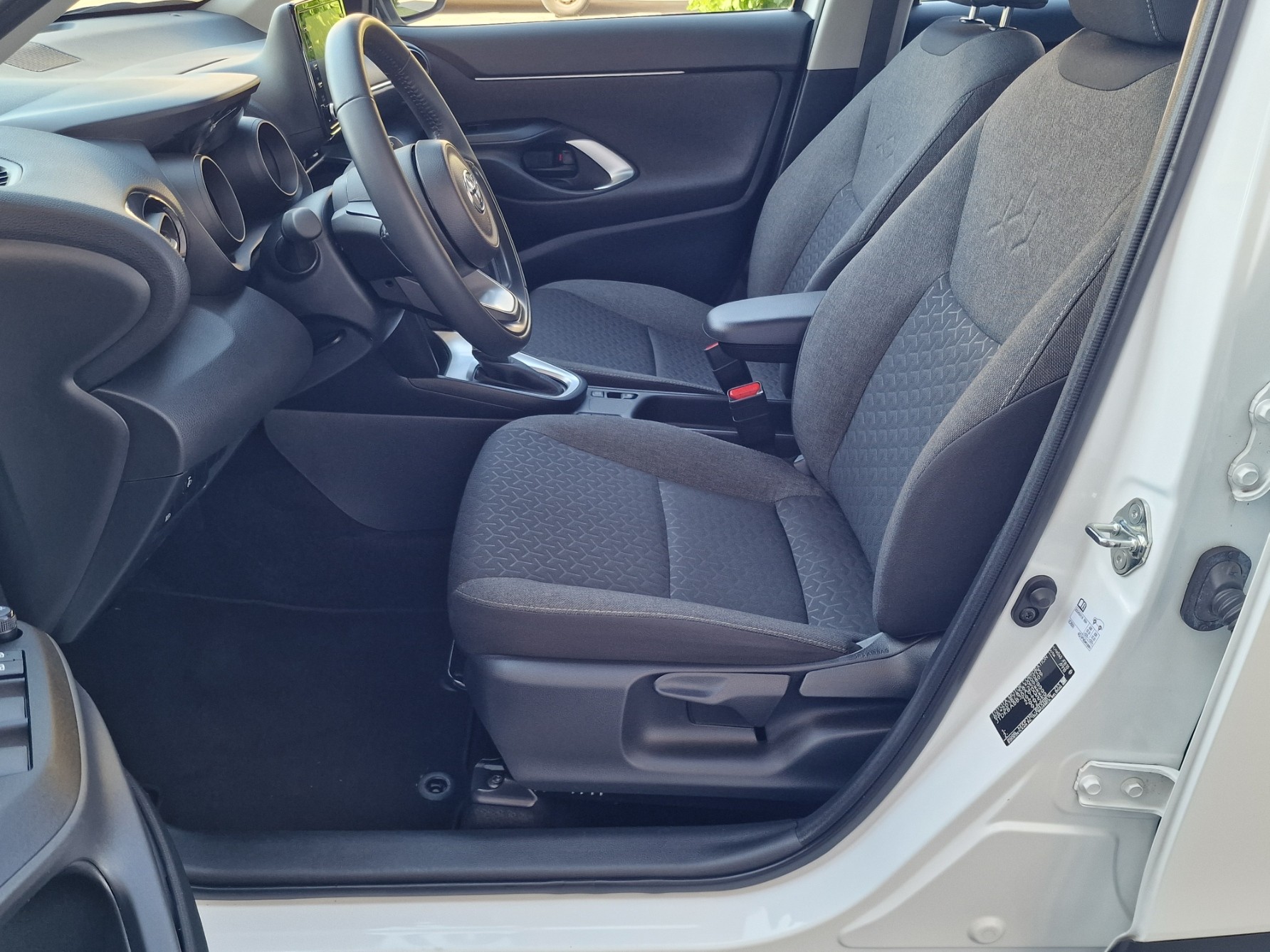 TOYOTA Yaris Cross 1.5 Comfort e-CVT-image-7
