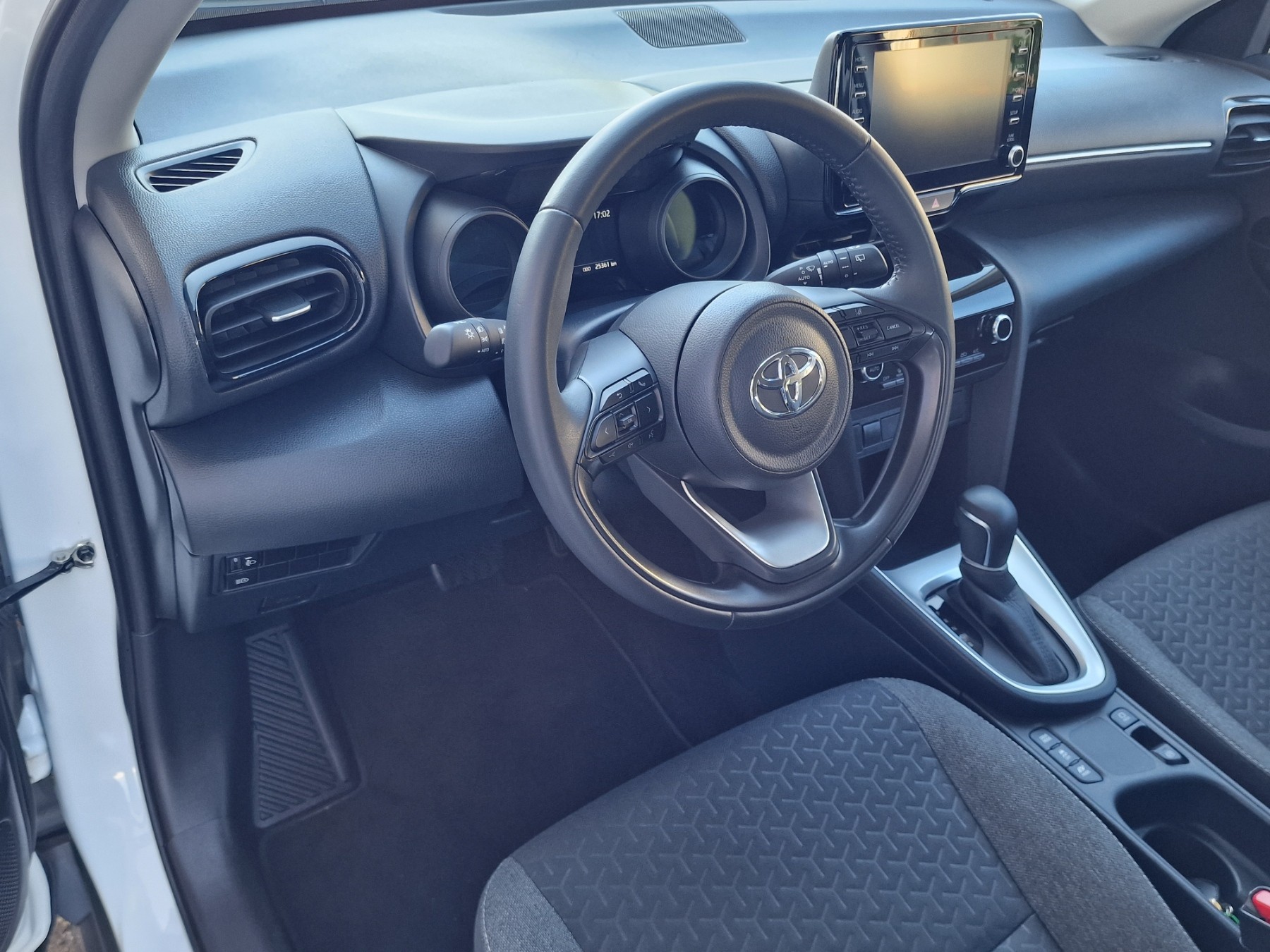 TOYOTA Yaris Cross 1.5 Comfort e-CVT-image-8