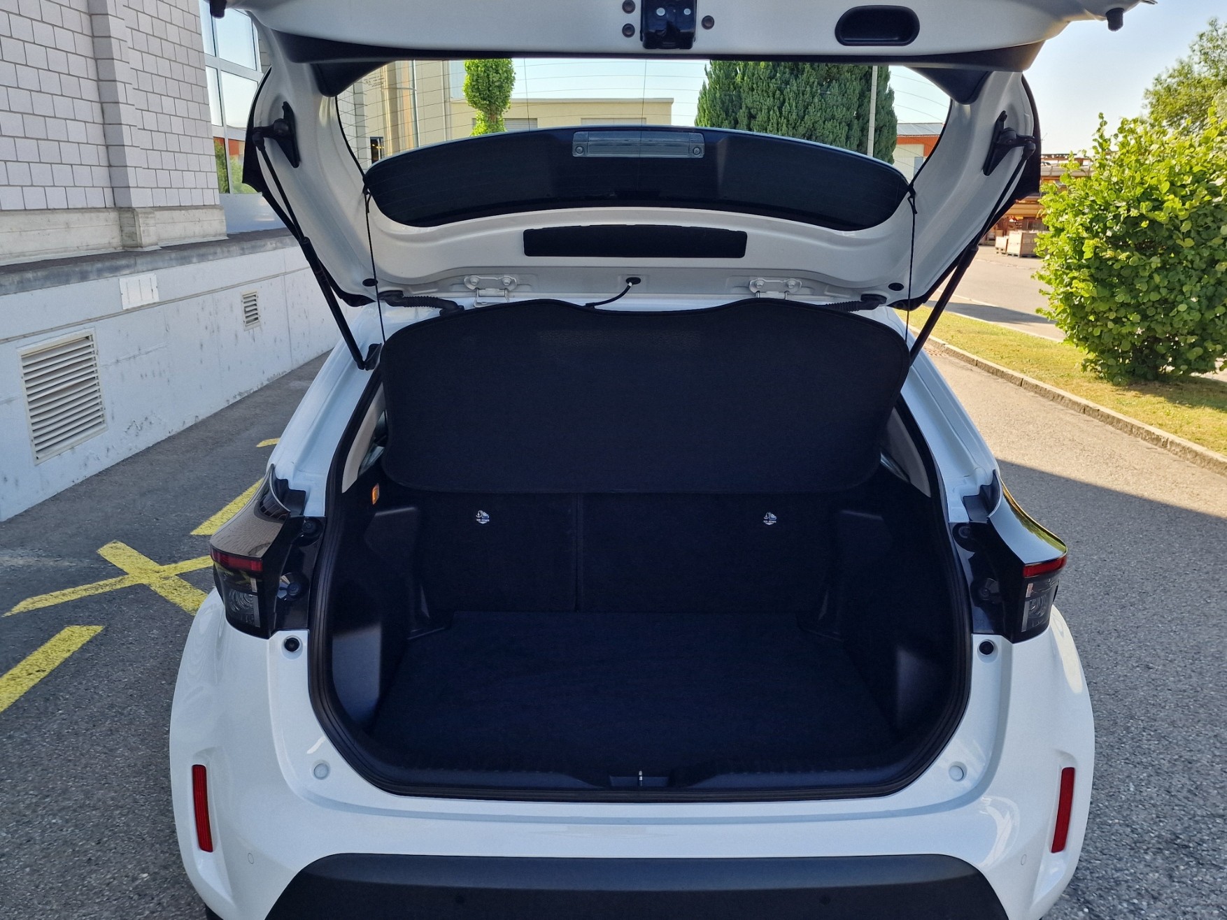 TOYOTA Yaris Cross 1.5 Comfort e-CVT-image-14