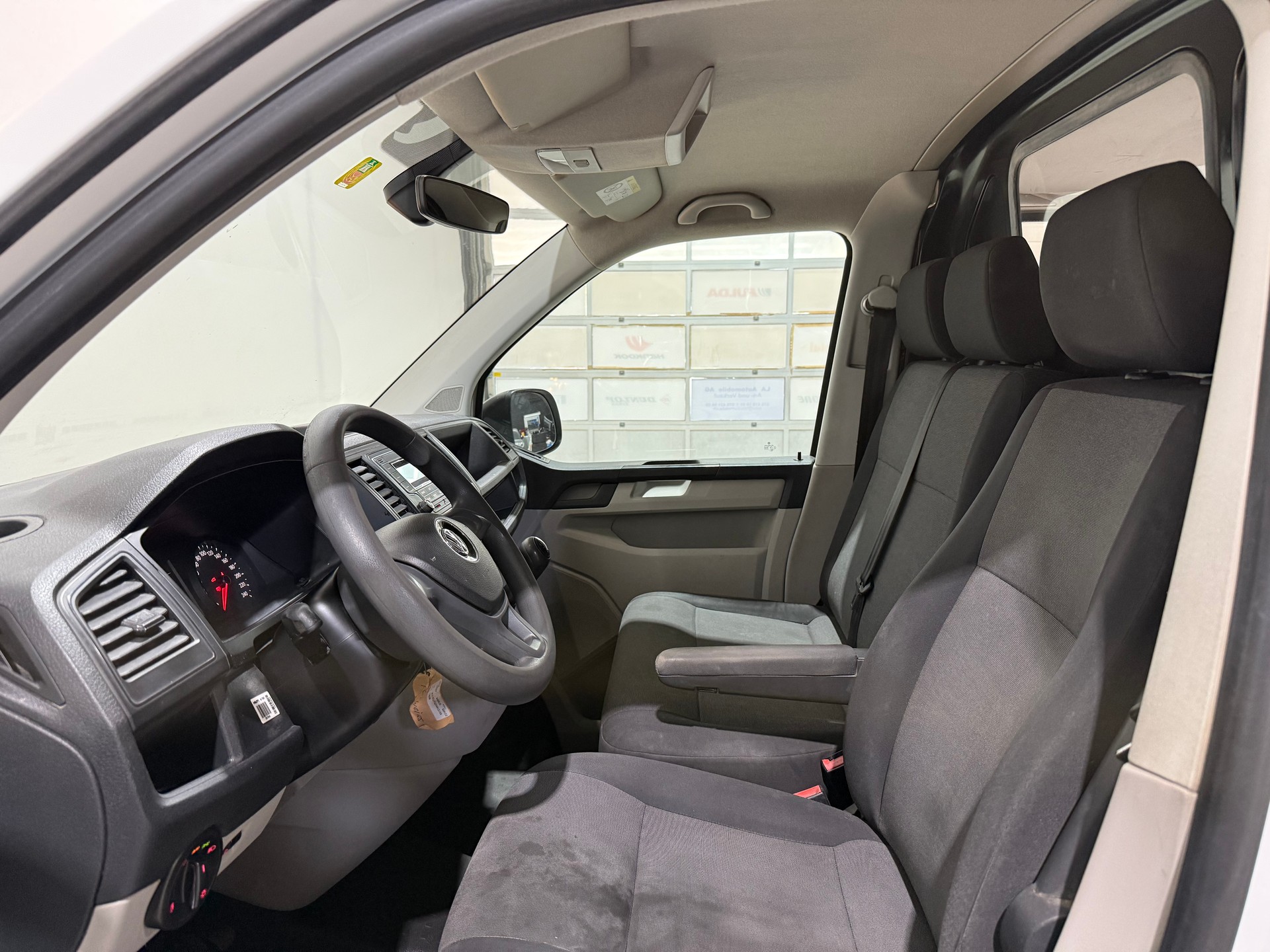 VW T6 2.0 TDI Entry inklusive Werkzeugeinrichtung (CH Fahrzeug)-image-11