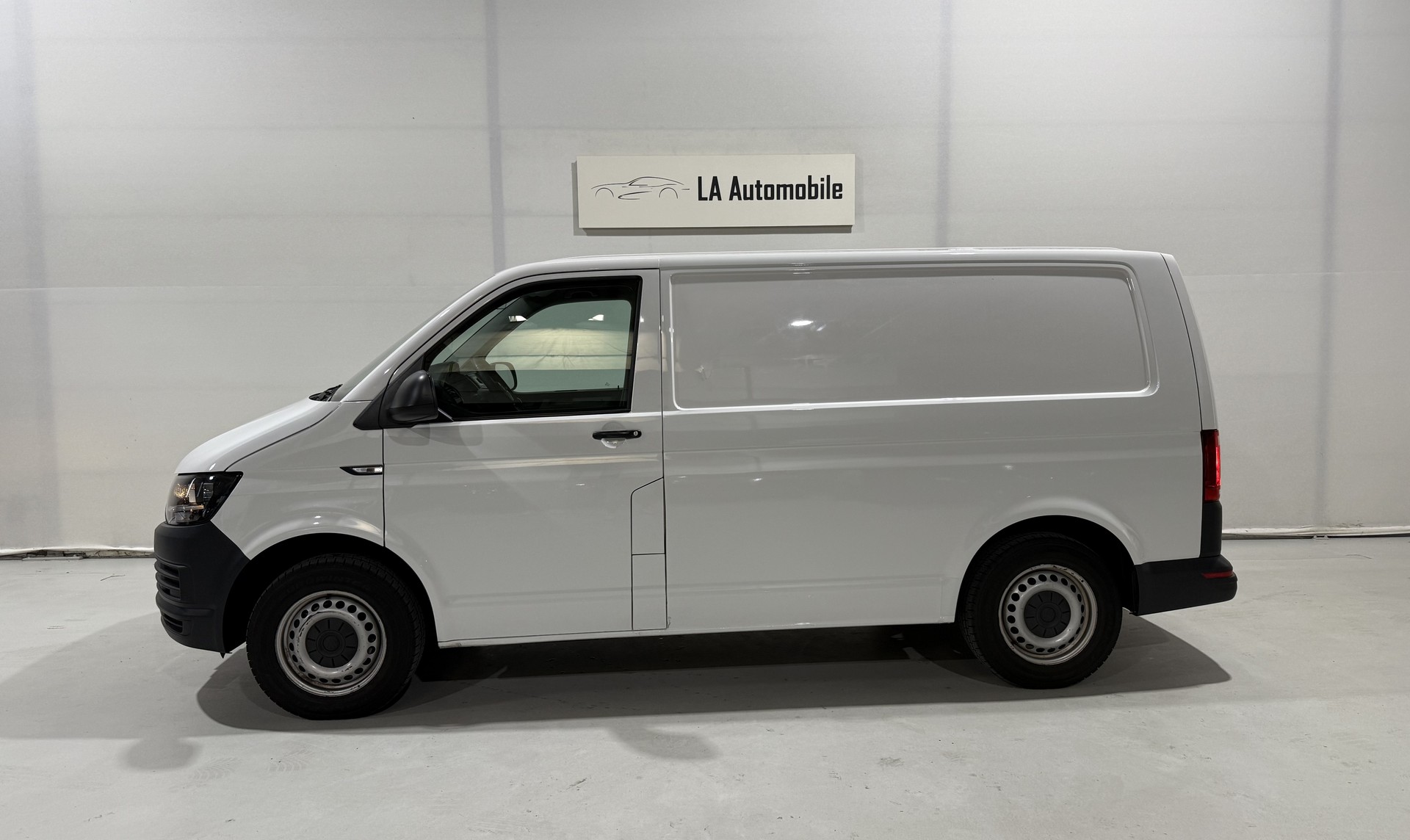 VW T6 2.0 TDI Entry inklusive Werkzeugeinrichtung (CH Fahrzeug)-image-2