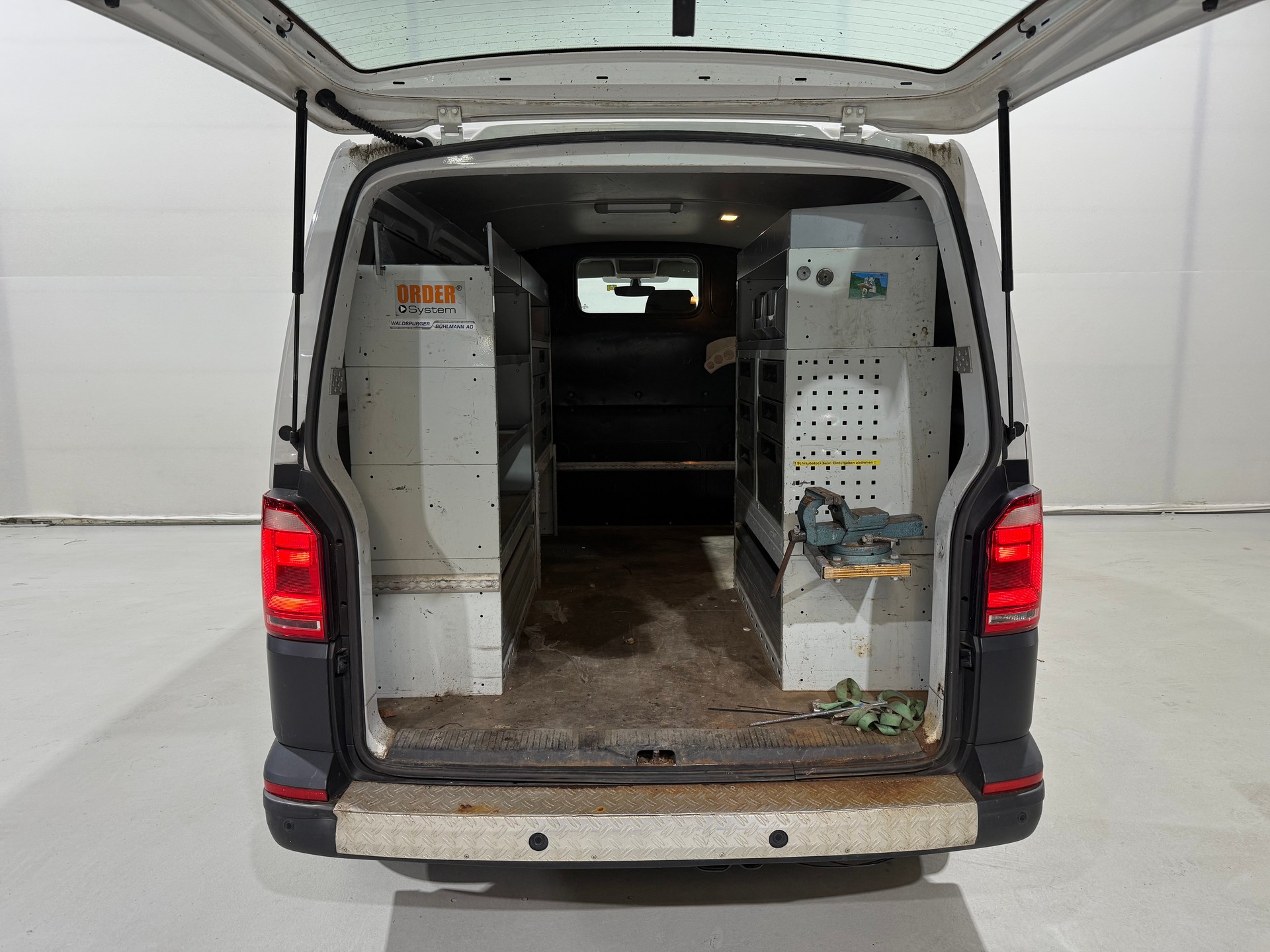 VW T6 2.0 TDI Entry inklusive Werkzeugeinrichtung (CH Fahrzeug)-image-10