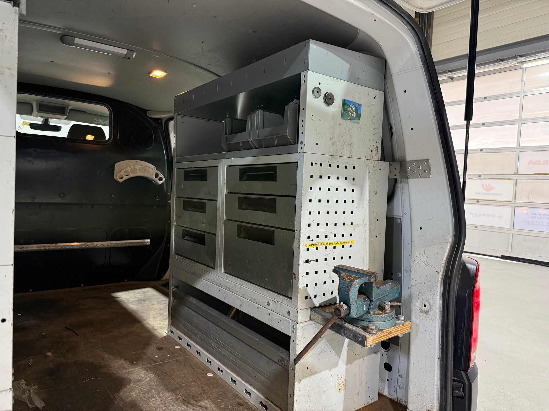 VW T6 2.0 TDI Entry inklusive Werkzeugeinrichtung (CH Fahrzeug)-image-14