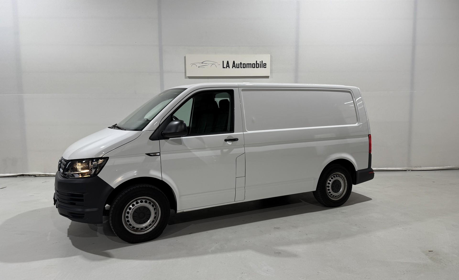 VW T6 2.0 TDI Entry inklusive Werkzeugeinrichtung (CH Fahrzeug)-image-1