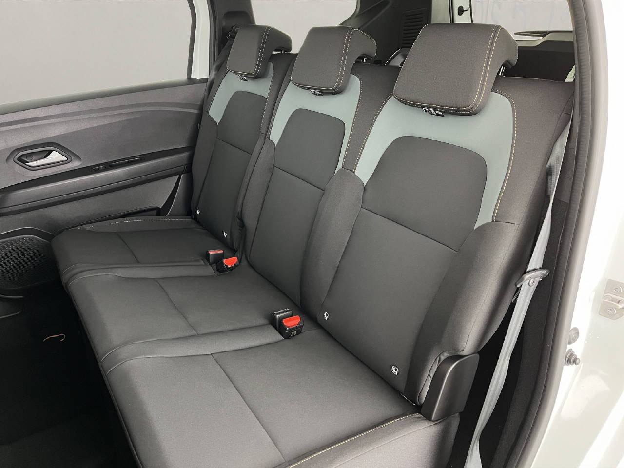 DACIA Jogger 1.0 TCe Extreme-image-16