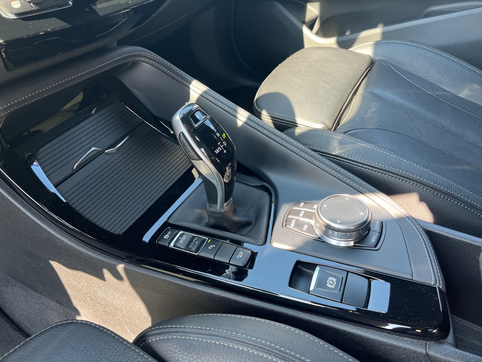 BMW X1 20d xDrive SAG-image-12