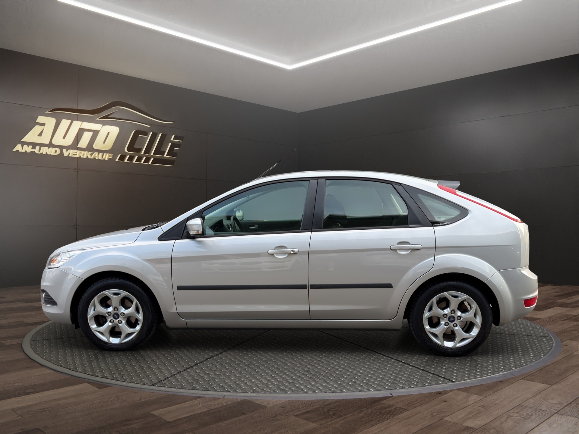 FORD Focus 1.6i VCT Carving-image-3