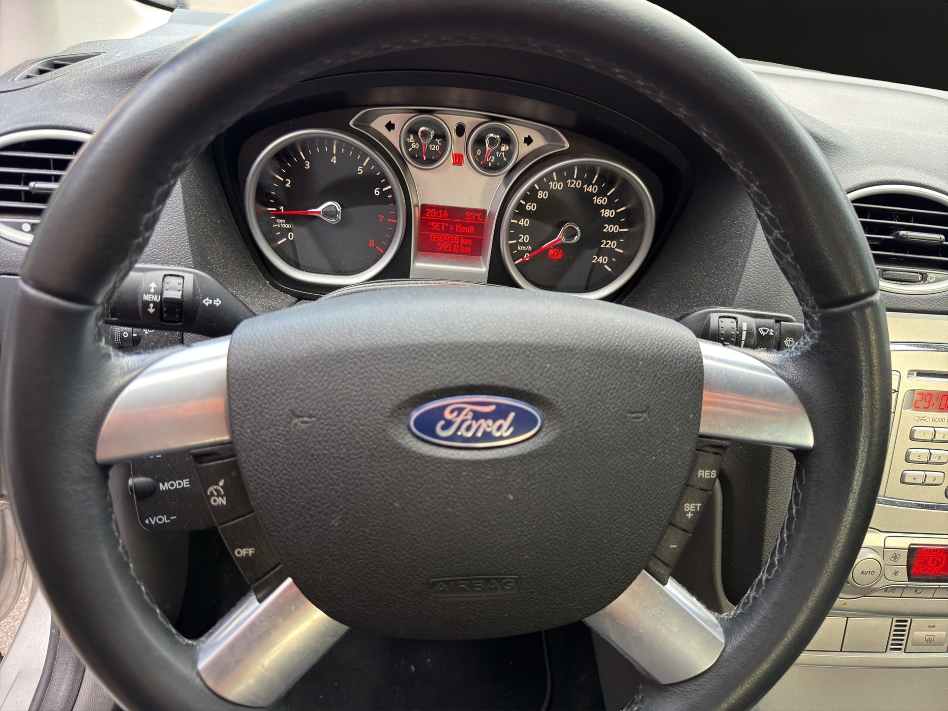 FORD Focus 1.6i VCT Carving-image-10
