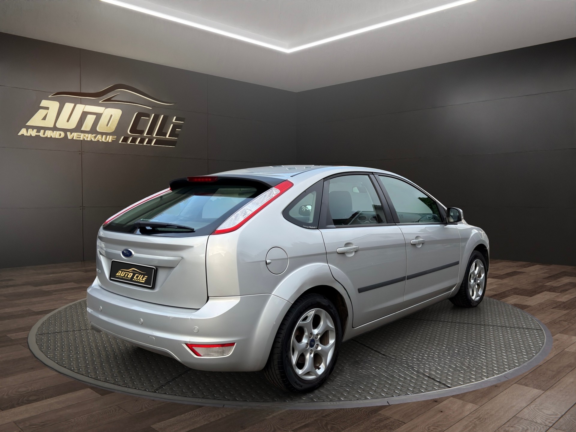 FORD Focus 1.6i VCT Carving-image-6