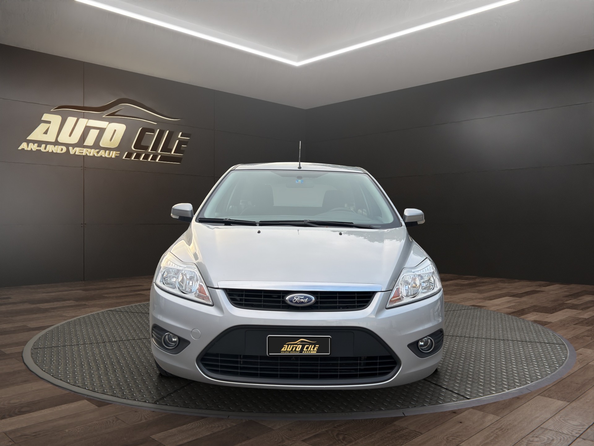 FORD Focus 1.6i VCT Carving-image-1
