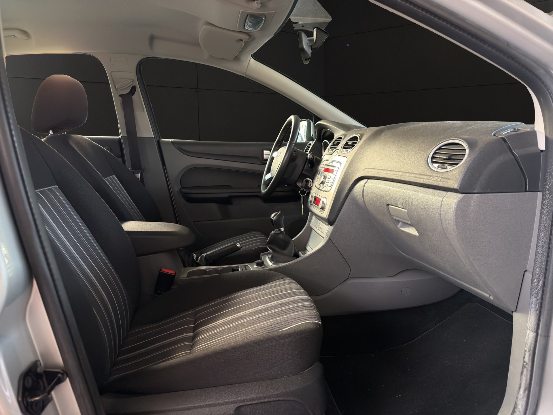 FORD Focus 1.6i VCT Carving-image-7