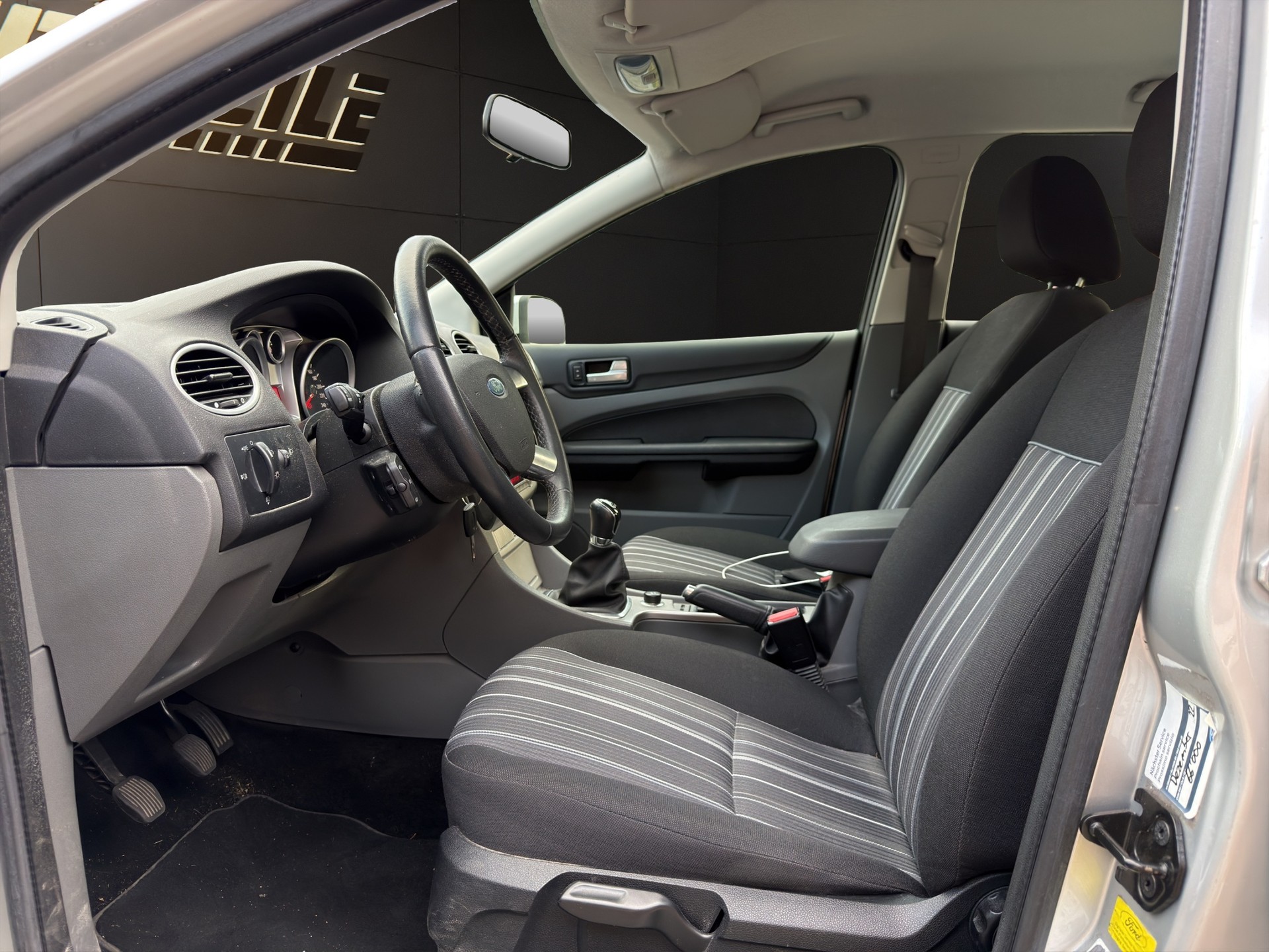 FORD Focus 1.6i VCT Carving-image-9