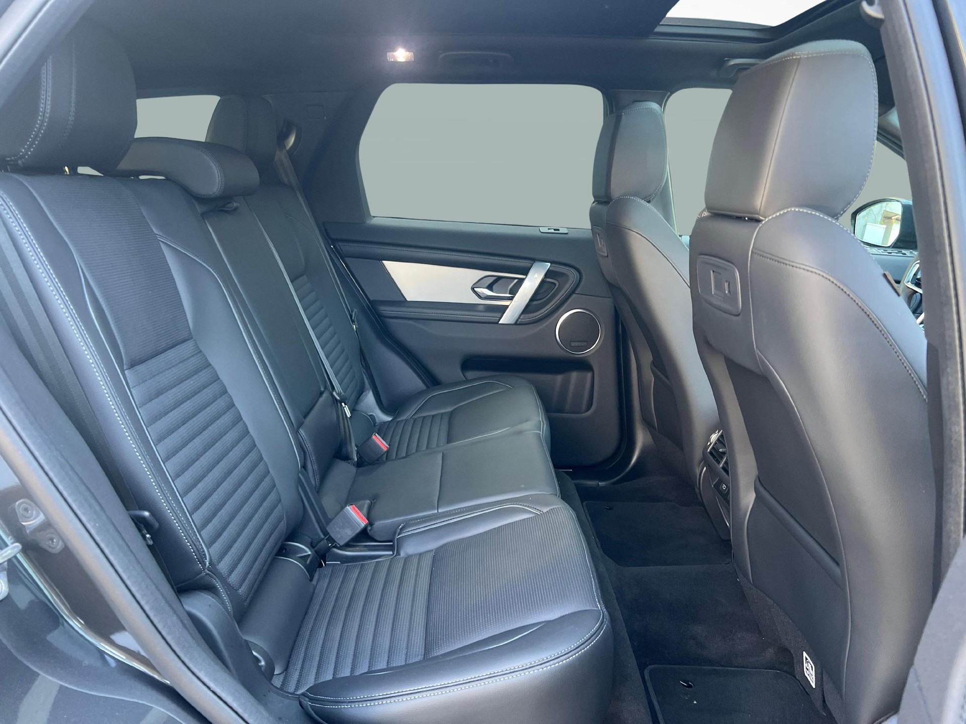 LAND ROVER Discovery Sport 1.5 T 270e Landmark-image-10