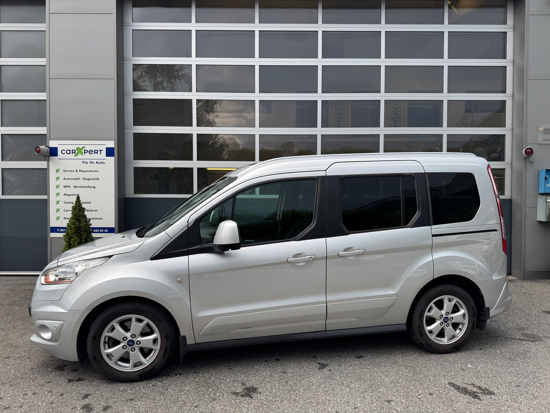 FORD Tourneo Connect 1.6 SCTi Titanium Automatic-image-2