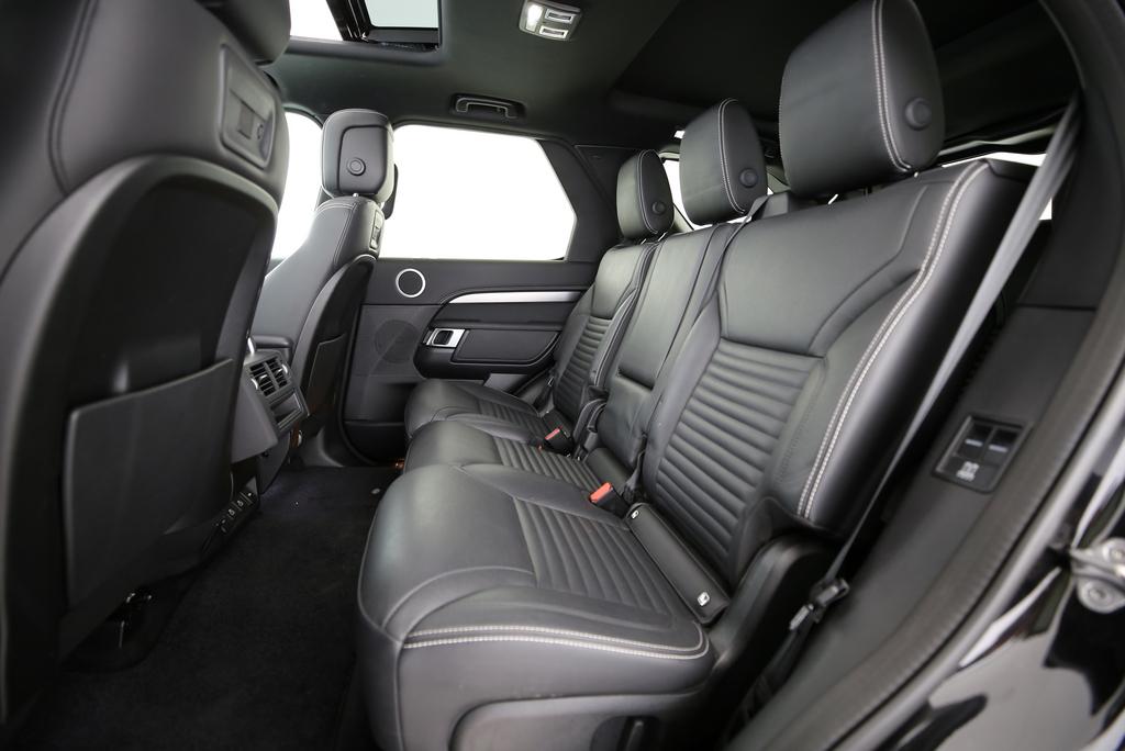 LAND ROVER Discovery 2.0 I4 R-Dynamic SE-image-8