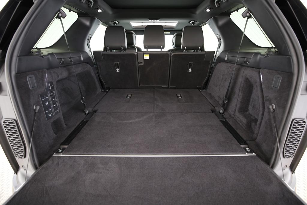 LAND ROVER Discovery 2.0 I4 R-Dynamic SE-image-9