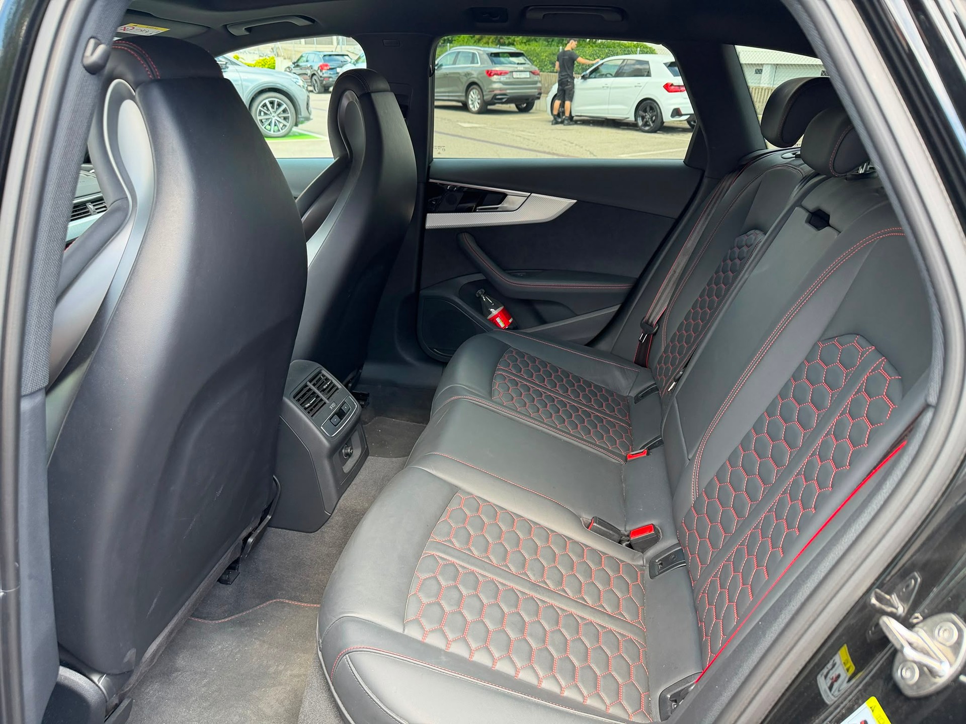 AUDI RS4 Avant quattro tiptronic-image-6