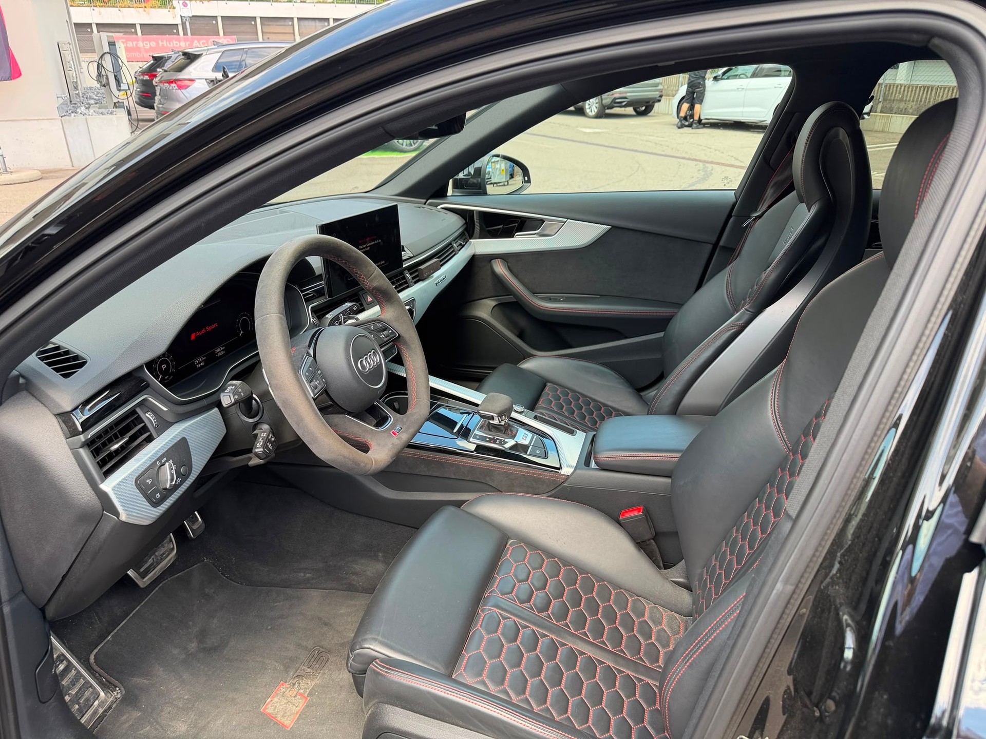 AUDI RS4 Avant quattro tiptronic-image-5