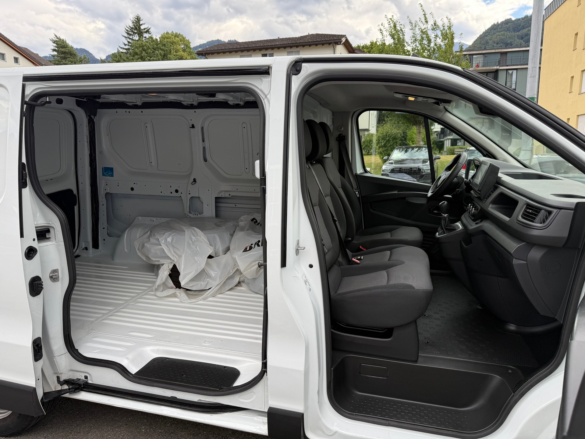 RENAULT Trafic Kaw. 3.0 t L1 H1 2.0 dCi Blue 150 Advance-image-9