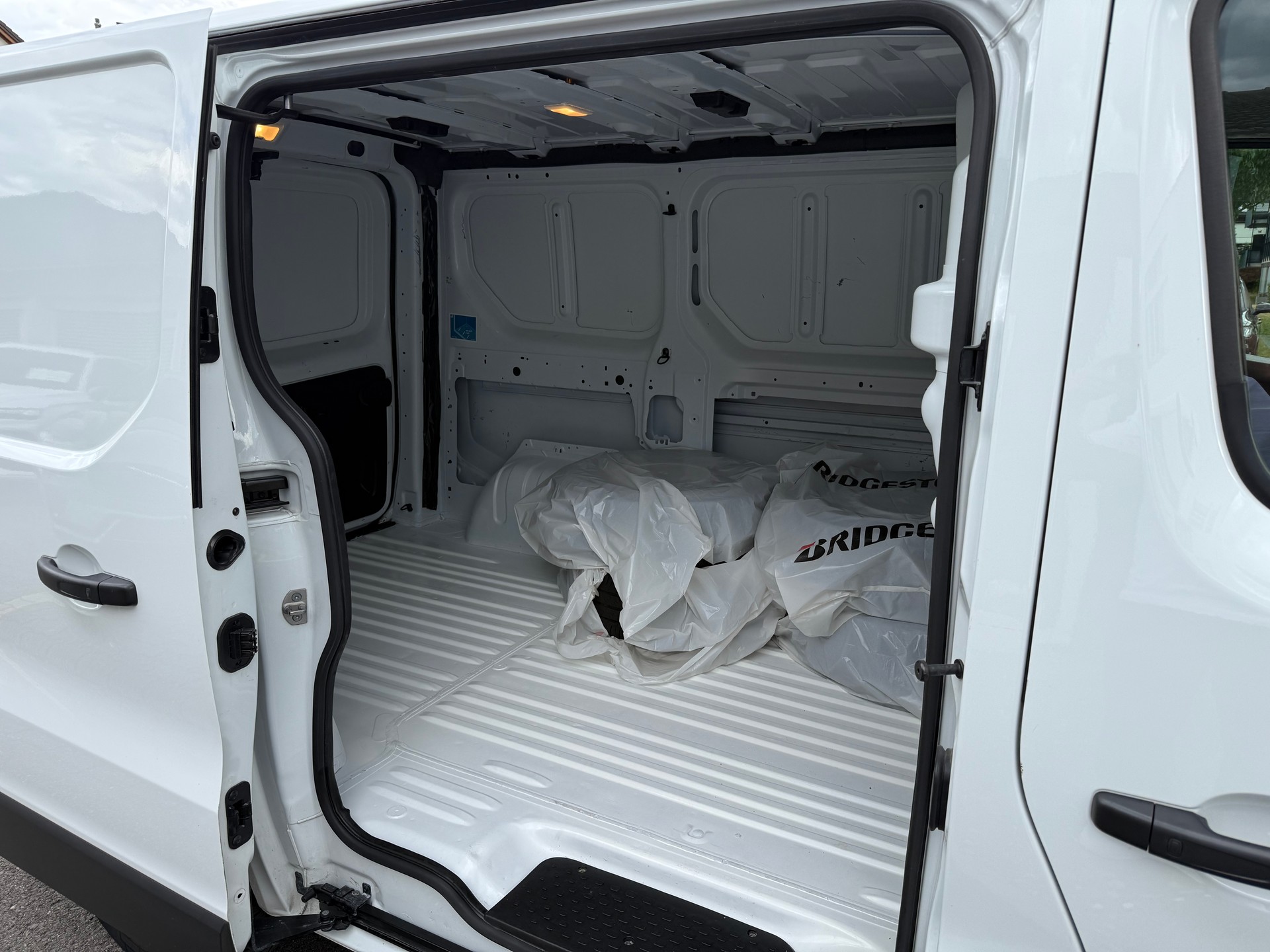 RENAULT Trafic Kaw. 3.0 t L1 H1 2.0 dCi Blue 150 Advance-image-8