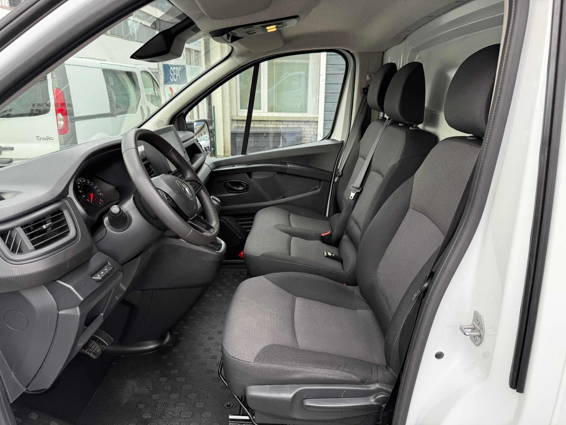 RENAULT Trafic Kaw. 3.0 t L1 H1 2.0 dCi Blue 150 Advance-image-12
