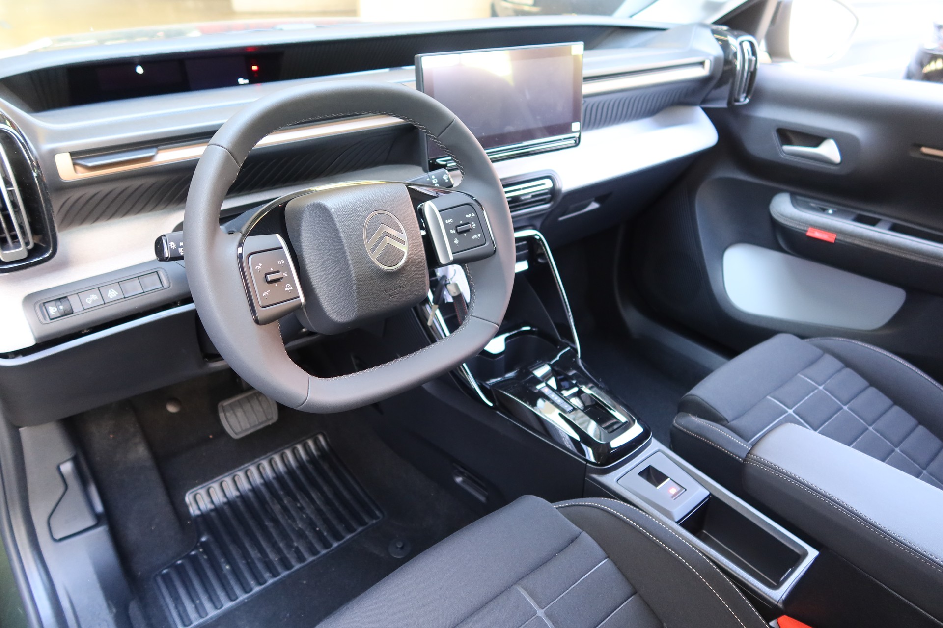 CITROEN C3 Aircross 1.2 MHEV 145 Plus-image-7